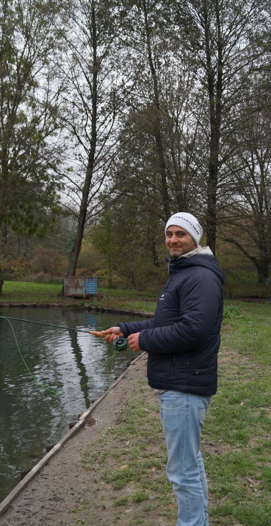 Charles lors de son initiation à la pêche à la mouche