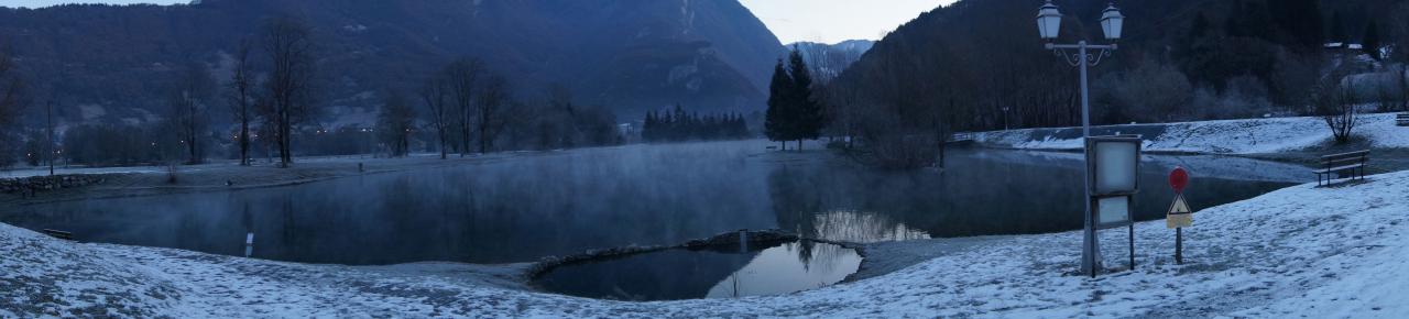 Panorama hivernal au lever du soleil