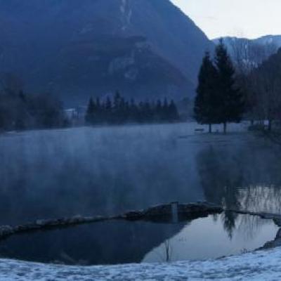 Panorama hivernal au lever du soleil