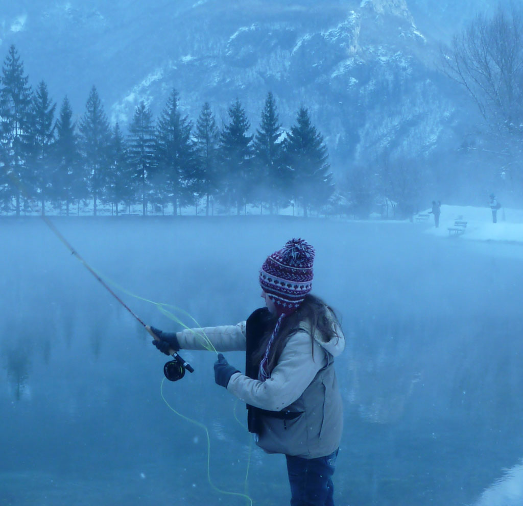 Casting dans la brume hivernale