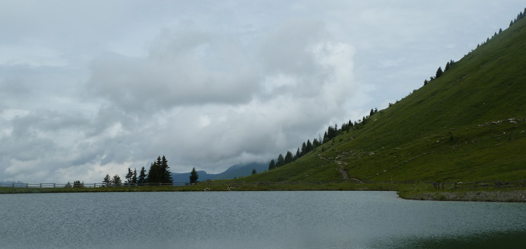 Relief aux abords du lac